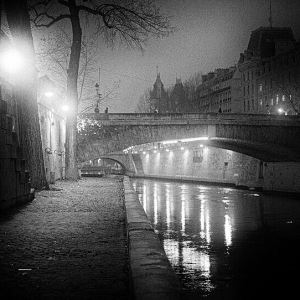 Film noir style image of a bridge over the Seine at night